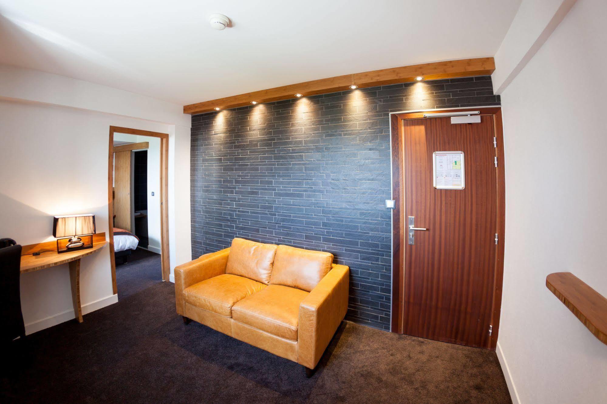 Hôtel Foch Tarbes Buitenkant foto