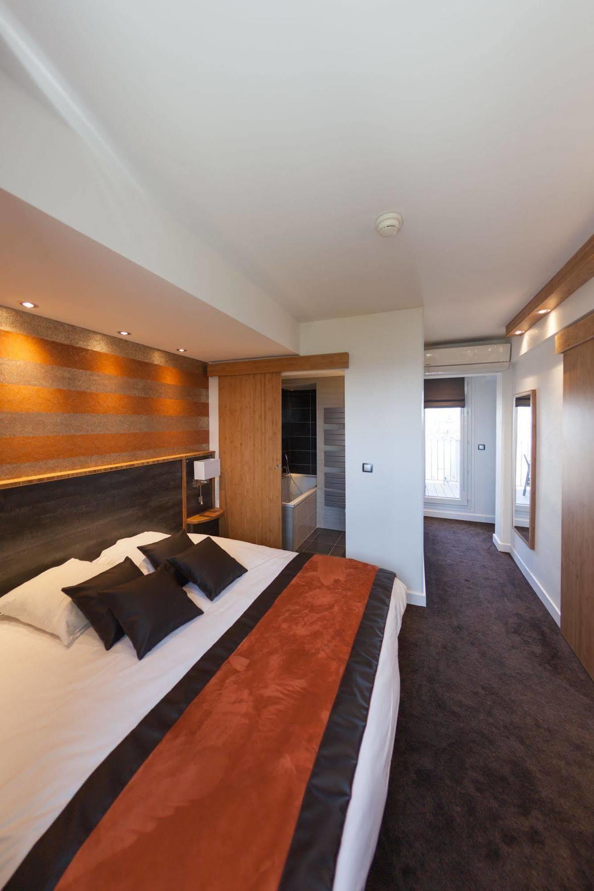 Hôtel Foch Tarbes Buitenkant foto
